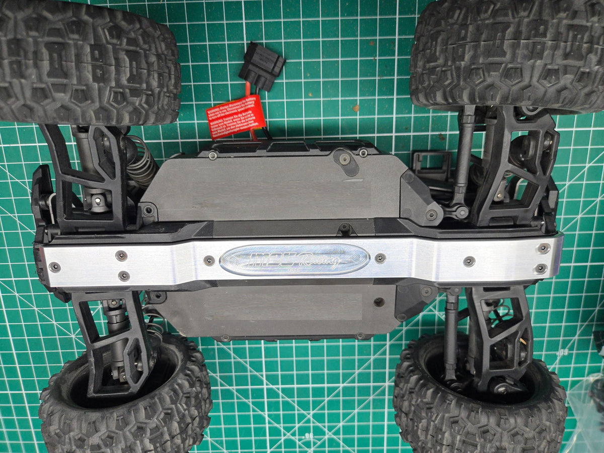 M2C 1699 MINI SERIES CHASSIS BRACE MINI MAXX/MINI XRT